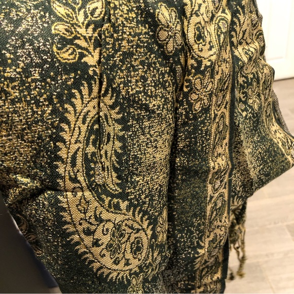 Authentic Turkish silk paisley Shaw - Picture 9 of 9